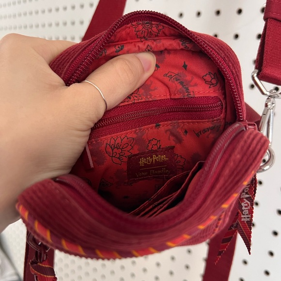 Harry Potter x Vera Bradley *LIMITED EDITION* Gryffindor Crossbody Purse - Picture 4 of 6